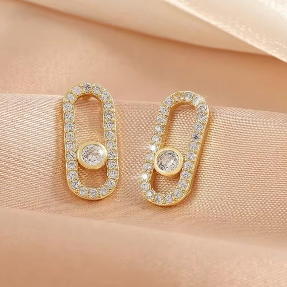 14K Gold Geometrical Paris Inspired Link Paperclip Diamond Inlay Earrings - Picture 3 of 5